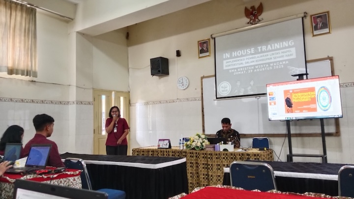 berita, In House Training (IHT) Implementasi Pembelajaran Lintas MAPEL Kontekstual Dalam Kehidupan Sehari-hari, sma widya wacana, widya wacana, ysk,  yayasan sekolah kristen, yayasan, surakarta, sma